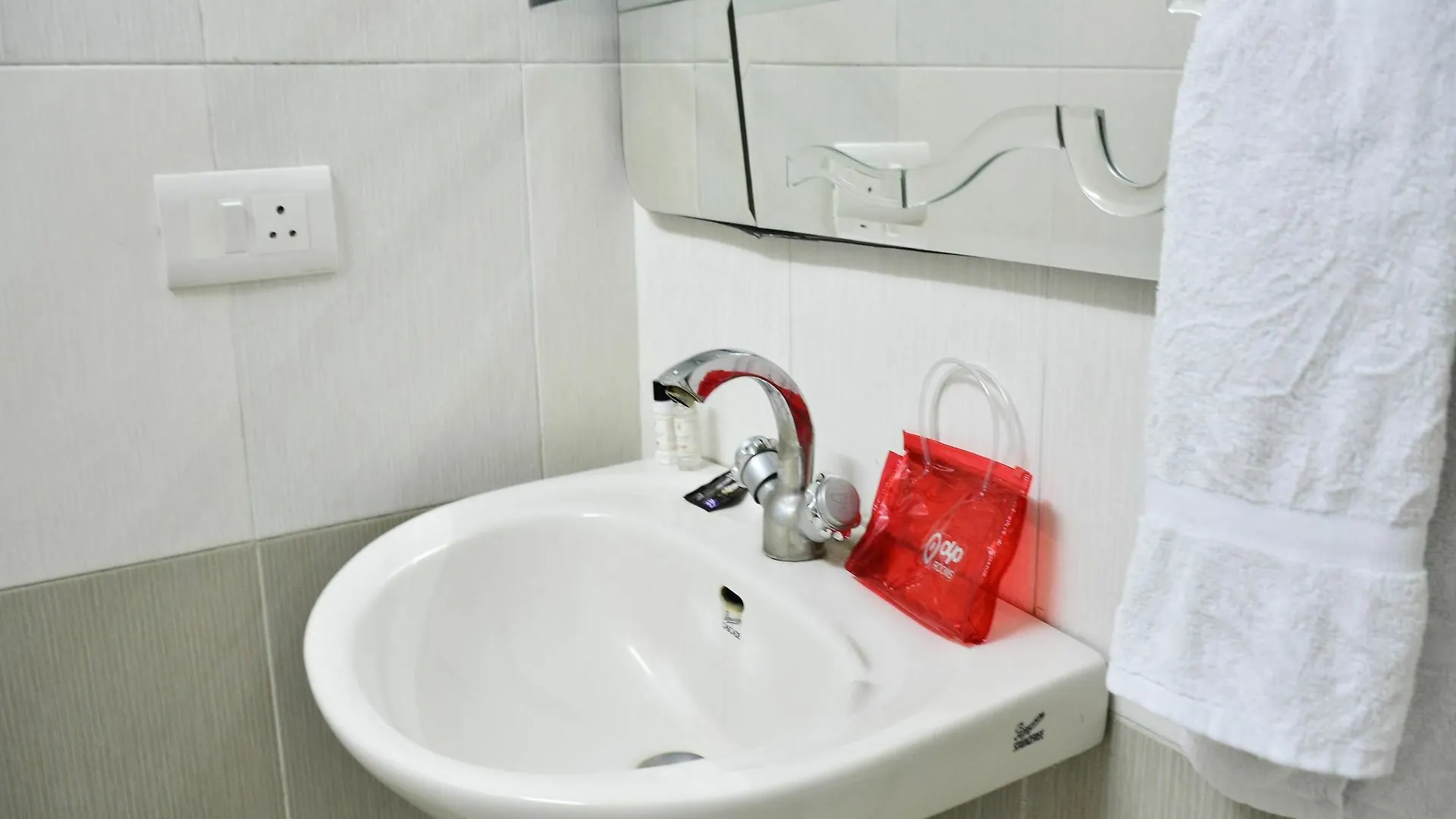 Oyo 2256 Hotel Excellency Gurgaon India